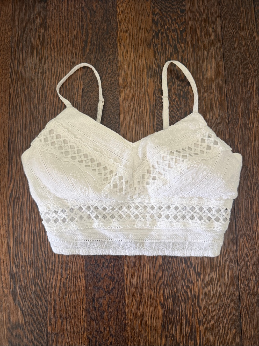 Khol’s White Lace Cropped Tank Top